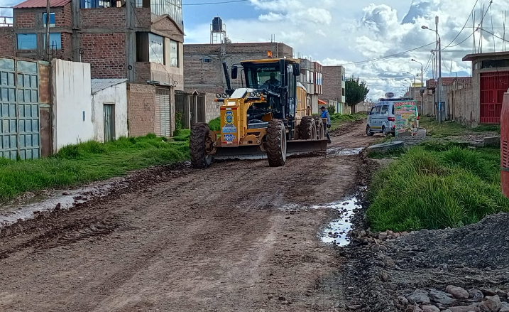 Juliaca | Realizan lastrado y habilitación de vías en sectores críticos tras inundaciones
