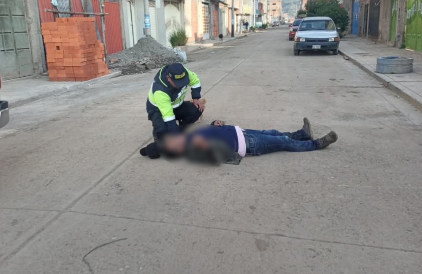 Puno | Taxi abandona a hombre inconsciente en plena vía pública