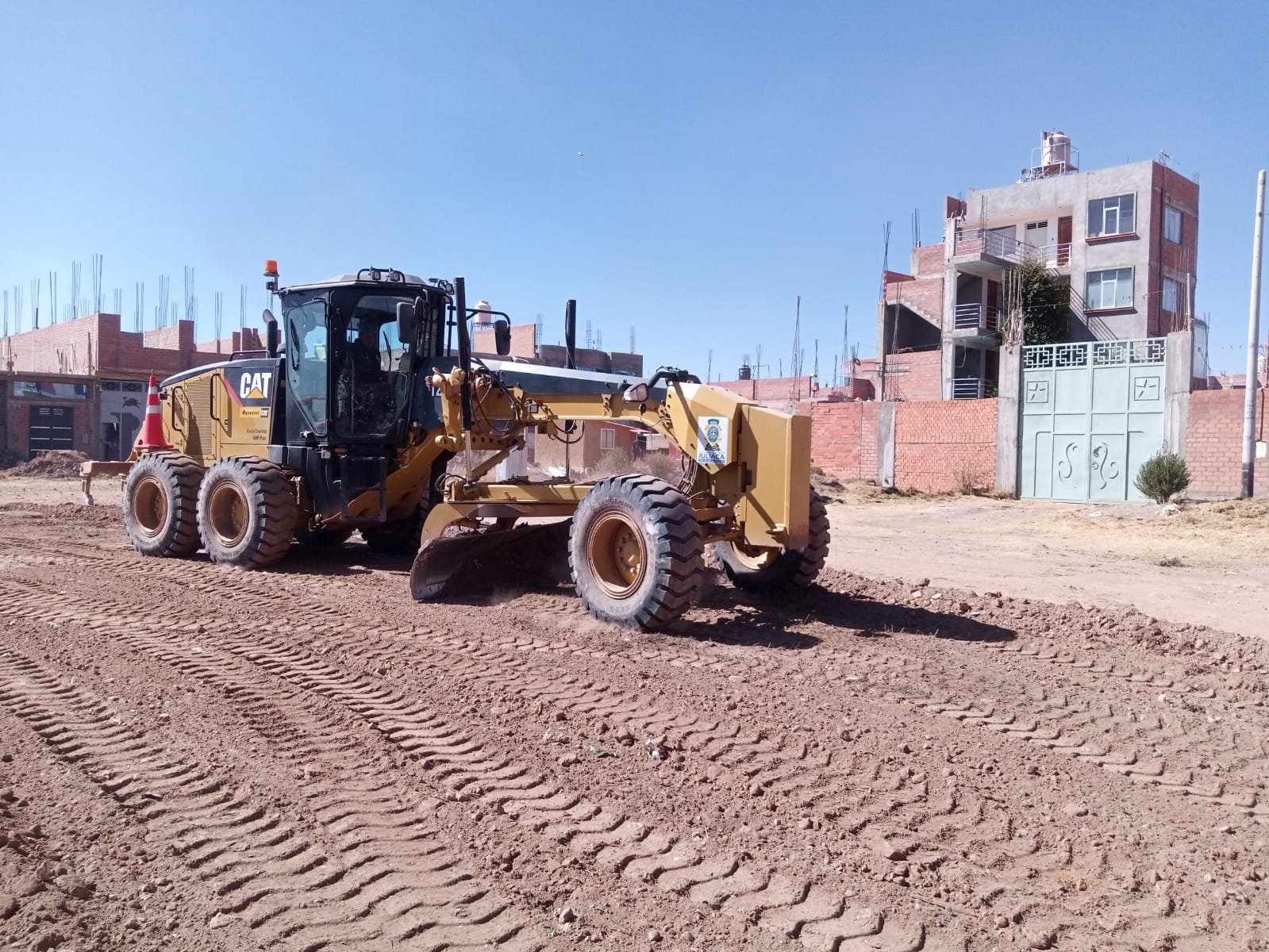 Juliaca | Perfilan y nivelan terreno para nueva área recreativa en urbanización Santa Flora