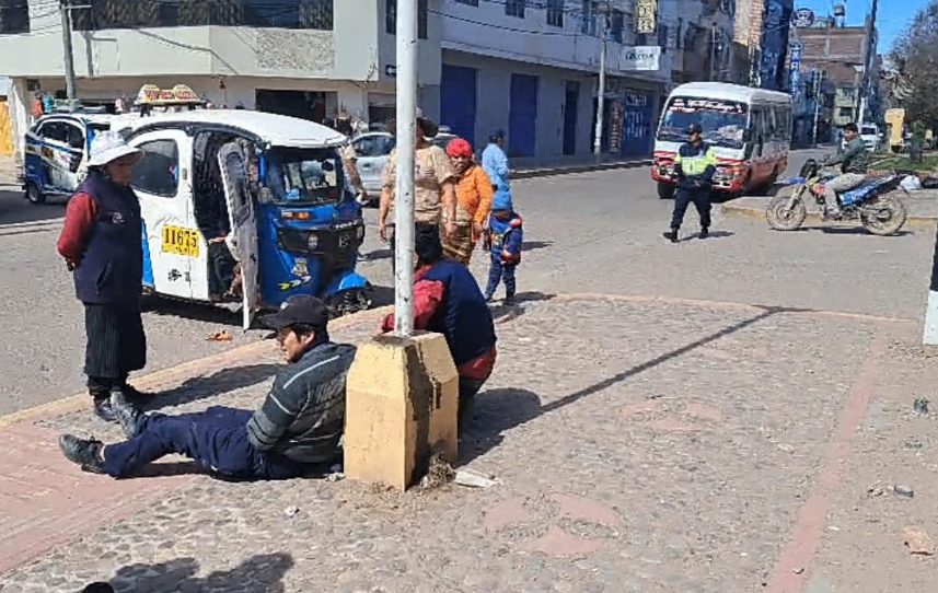 Juliaca | Serenos auxilian a mototaxista herido tras choque con cúster