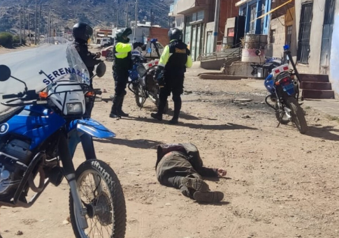 Puno | Hallan a joven inconsciente en la Panamericana Sur; sospechan que fue asaltado tras salir de local nocturno