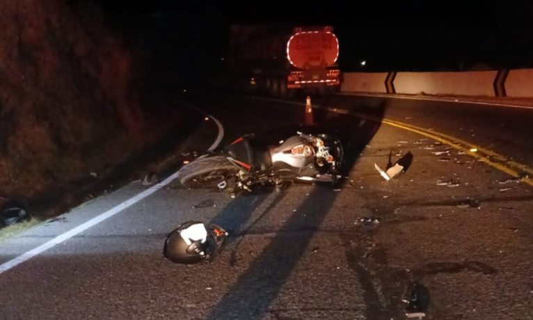Puno | Motociclista queda gravemente herido tras choque en la “Curva del Diablo”
