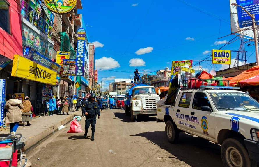 Juliaca | Realizan operativo para liberar calles tomadas por comerciantes en zonas cercanas a mercados
