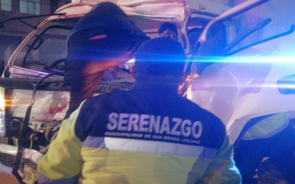 Juliaca | Conductor queda atrapado tras choque de camión contra volquete estacionado