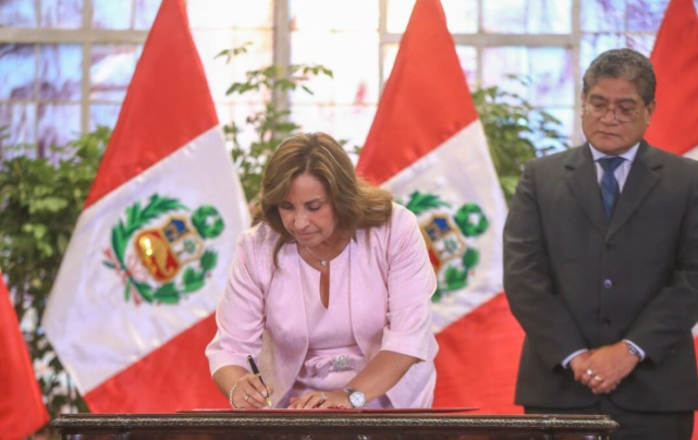 Perú | Gobierno promulga ley de amnistía para militares, policías y comités de defensa de los años del terrorismo
