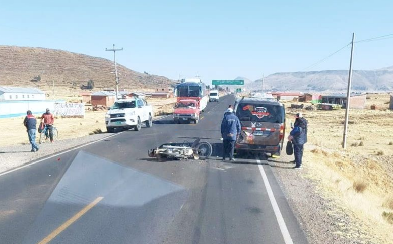 Chucuito | Accidente entre moto lineal y miniván en la comunidad de Huilacaya