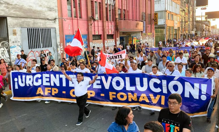 Perú | Comisión de Economía definirá si debate proyectos de retiro AFP en su sesión del 3 de septiembre