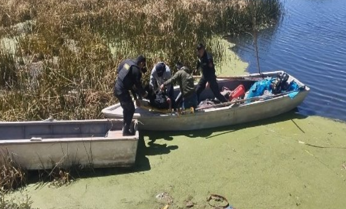 Puno | Joven se lanza al lago Titicaca para huir de presunto asalto y es rescatado con vida