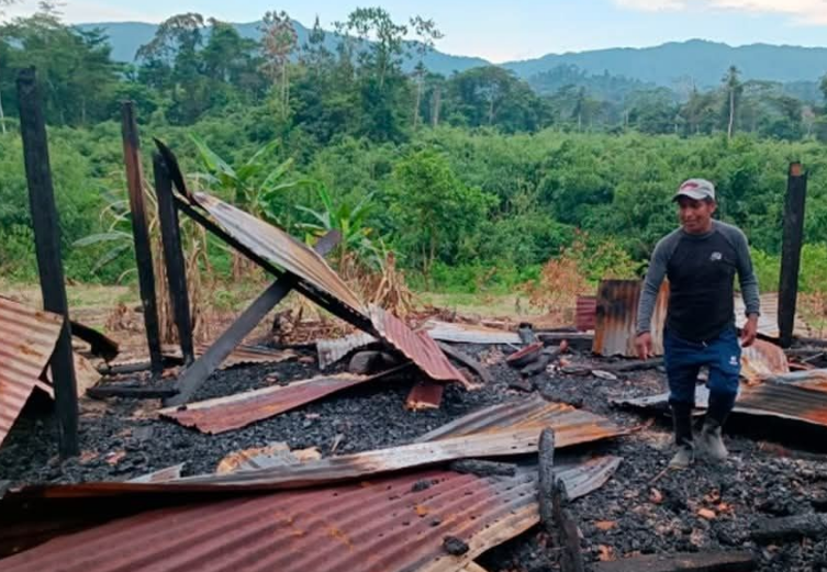 San Gabán | Mineros ilegales incendian viviendas y dejan un herido en comunidad de Nojonunta